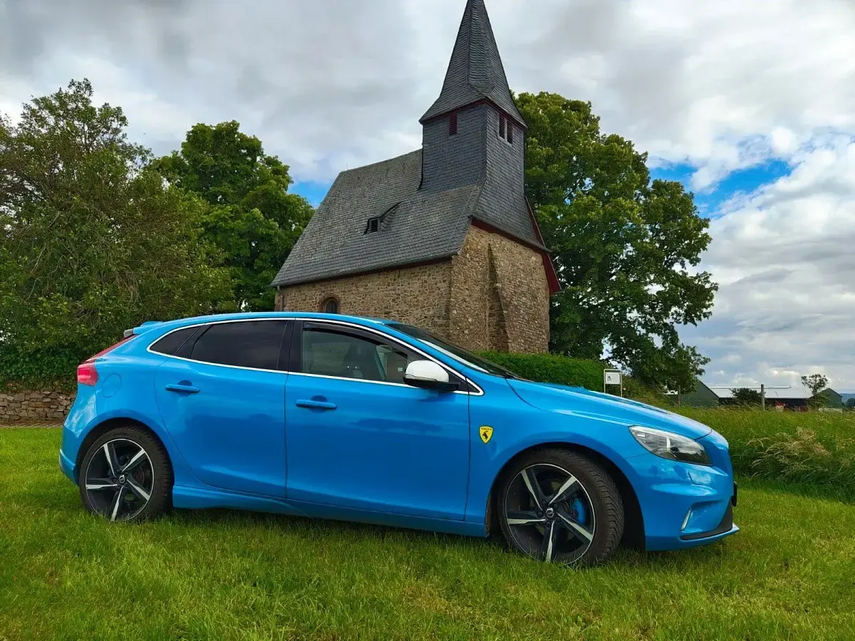 Gebraucht Volvo V40 R-Design 200 PS (147 kW) 2014 Blau Limousine