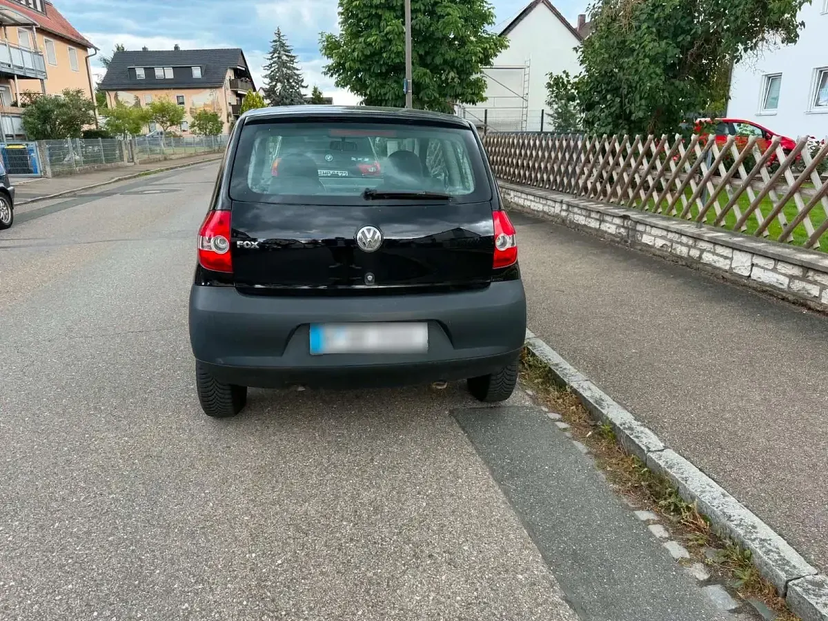 Gebraucht VW Fox 70 PS (51 kW) 2008 Schwarz Kleinwagen