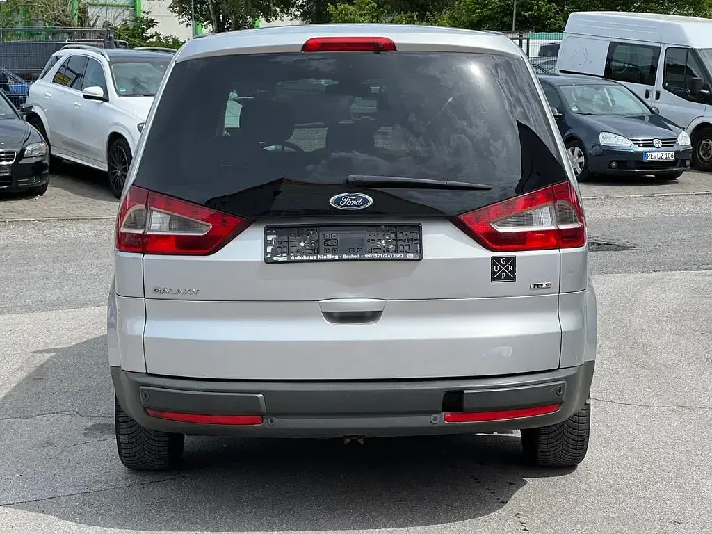 Używany Ford Galaxy 140 KM (102 kW) 2009 Srebrny Minivan