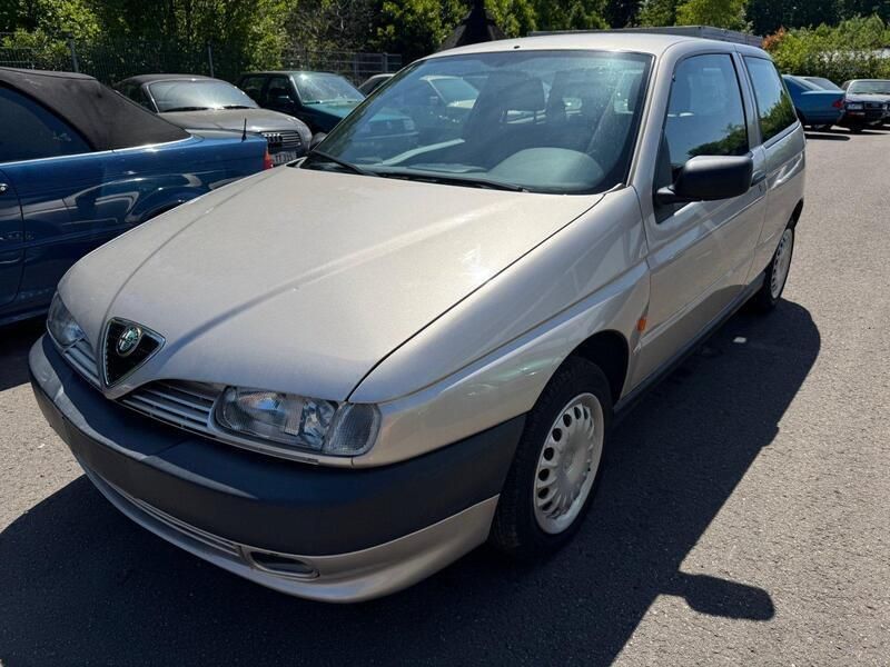 Grau Gebraucht 1997 Alfa Romeo 145 Kleinwagen | 7.777 € - Bild 1/4