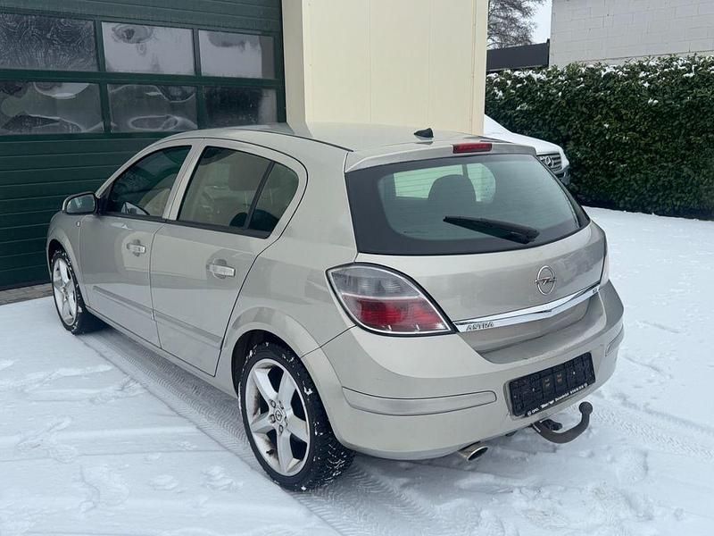 Gebraucht Opel Astra Innovation 140 PS (102 kW) 2008 Grau Limousine