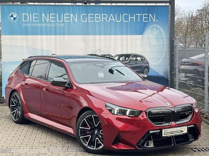 Gebraucht BMW M5 Performance 727 PS (534 kW) 2025 Dragon fire rot metallic Kombi