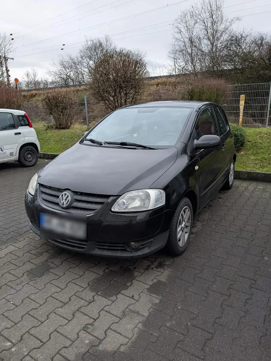 Second-hand VW Fox 75 CP (55 kW) 2006 Negru Hatchback