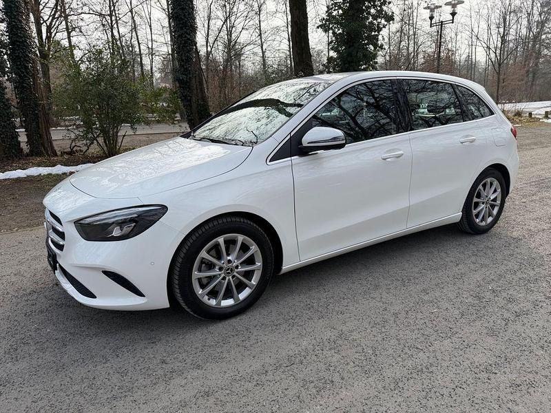 Gebraucht Mercedes B200 Progressive 150 PS (110 kW) 2019 Weiß Van / Kleinbus