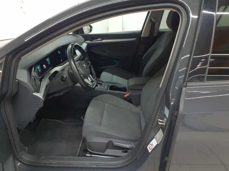 Gebraucht VW Golf VIII Life 116 PS (85 kW) 2021 Uranograu Kombi