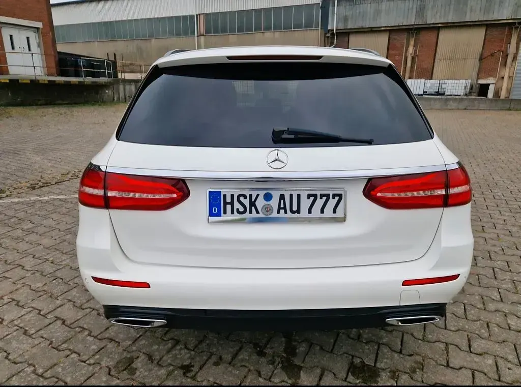 Gebraucht Mercedes E200 Avantgarde 150 PS (110 kW) 2017 Weiß Limousine
