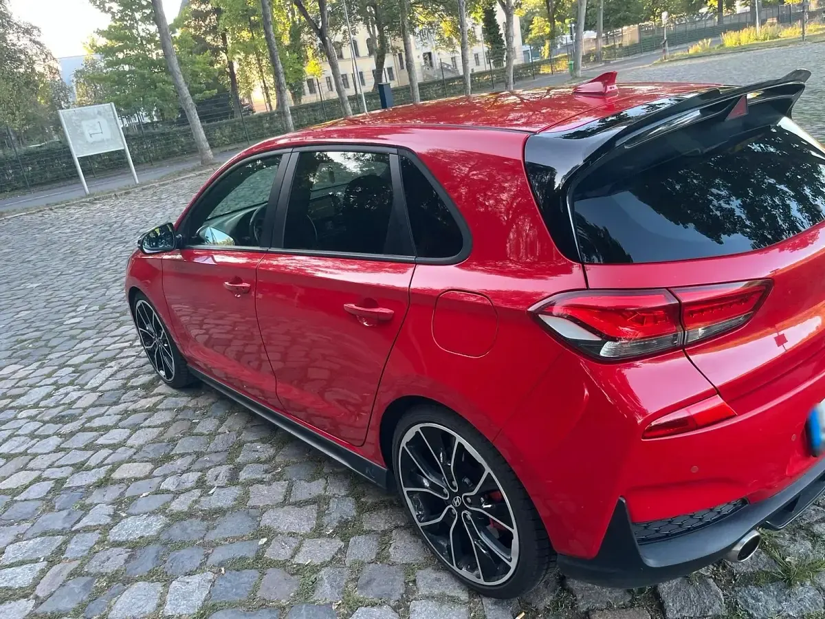 Gebraucht Hyundai i30 275 PS (202 kW) 2019 Rot Limousine