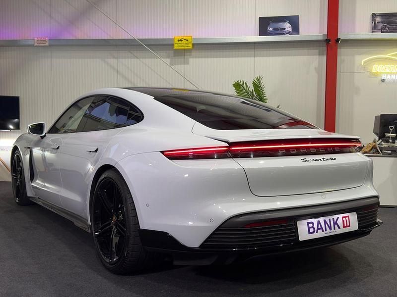 Second-hand Porsche Taycan Turbo 500 kW (680 CP) 2020 Alb Berlinǎ