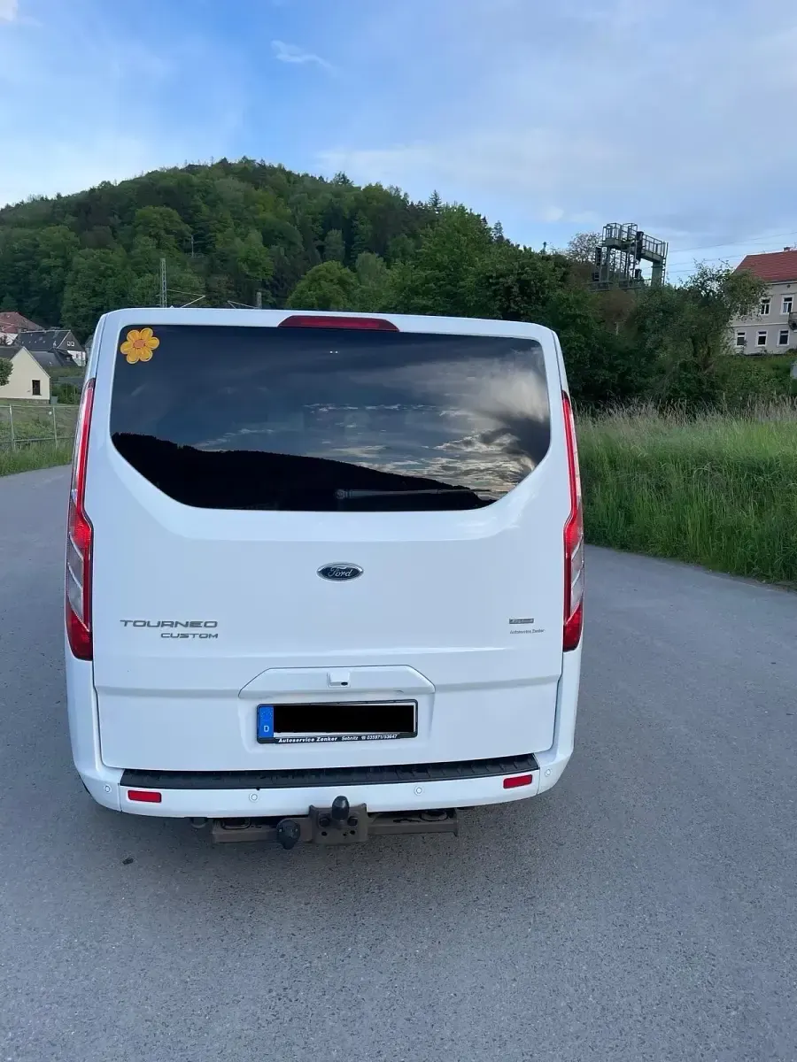 Gebraucht Ford Tourneo Titanium 170 PS (125 kW) 2018 Weiß Van / Kleinbus