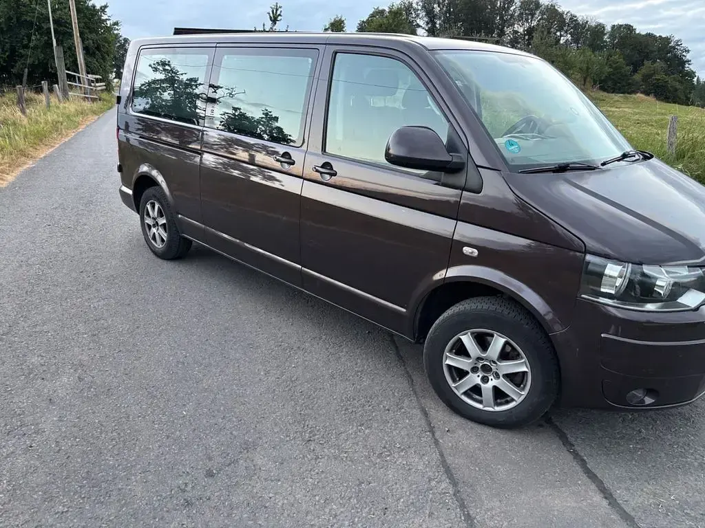 Gebraucht VW Caravelle 140 PS (102 kW) 2012 Violett Van