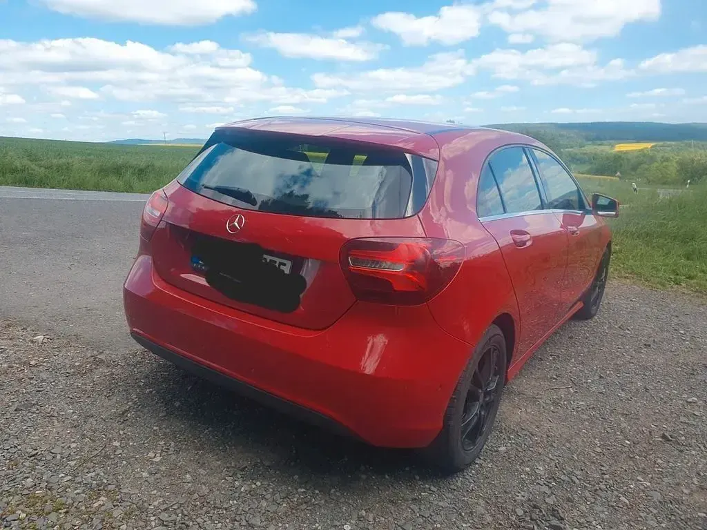 Gebraucht Mercedes A160 101 PS (74 kW) 2017 Rot Limousine