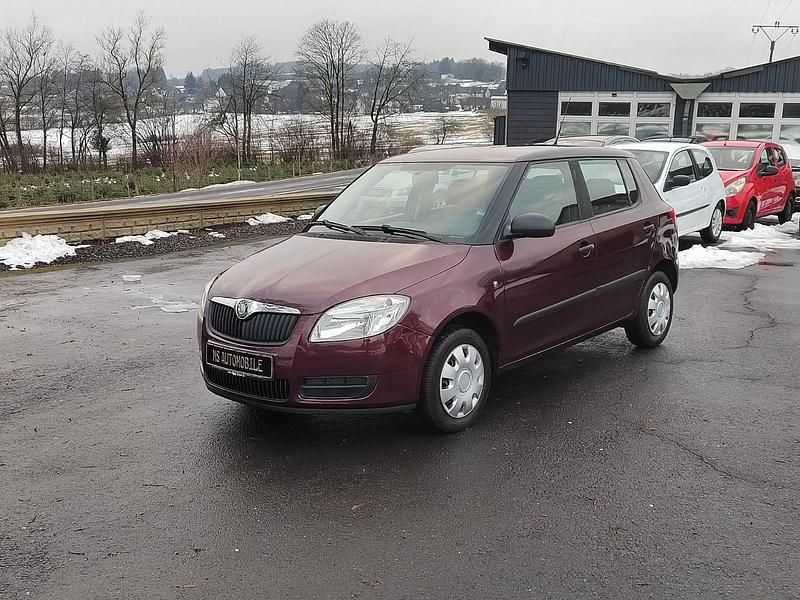 Rot Gebraucht 2010 Skoda Fabia Classic Kleinwagen | 1.990 € (Guter Preis) - Bild 1/4