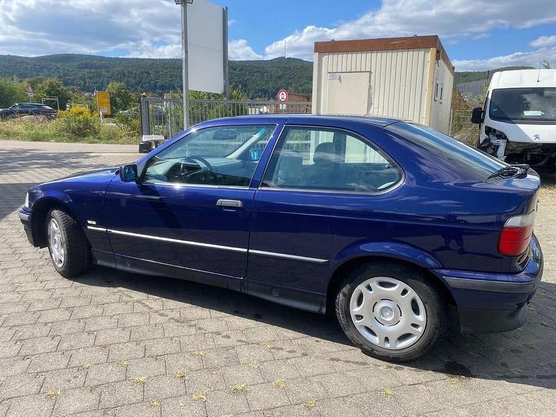 Blau Gebraucht 1998 BMW 316 Sport Line Coupé | 3.999 € (Fairer Preis) - Bild 1/4