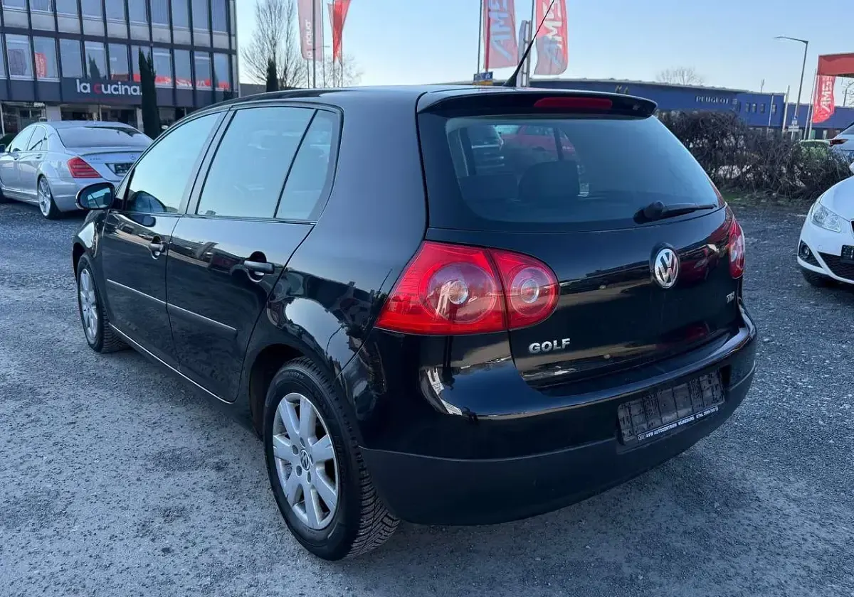 Gebraucht VW Golf IV 105 PS (77 kW) 2005 Black magic perleffekt Kleinwagen