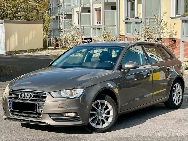 Gebraucht Audi A3 Attraction 184 PS (135 kW) 2014 Braun Limousine