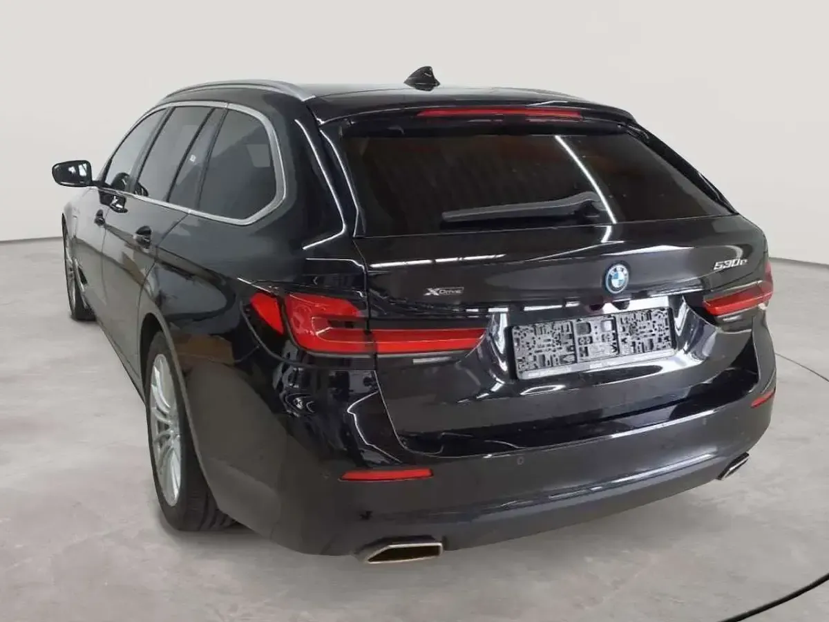 Gebraucht BMW 530e Sport Line 292 PS (214 kW) 2022 Schwarz uni Kombi