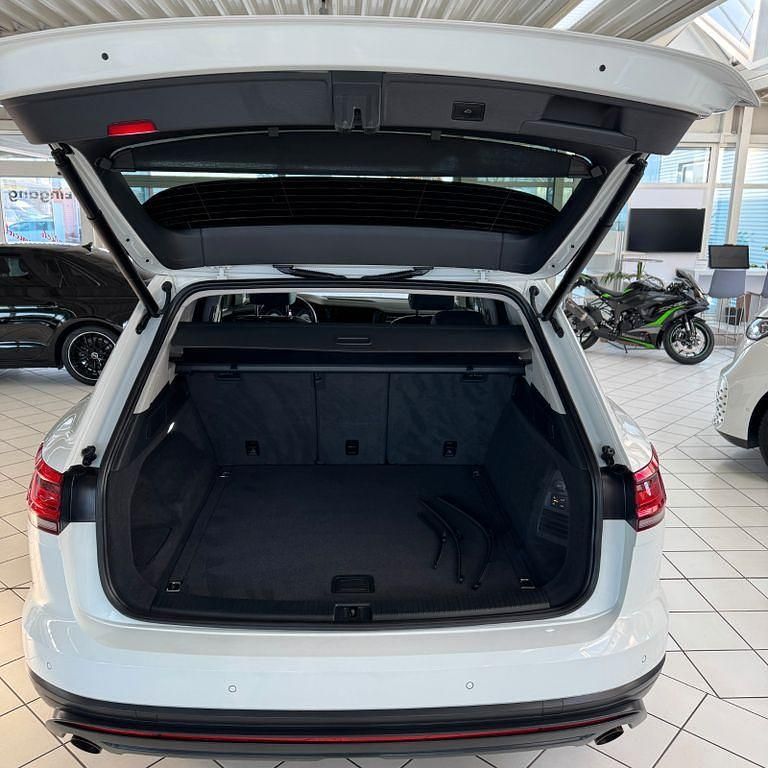 Gebraucht VW Touareg Basis 231 PS (169 kW) 2019 Weiß SUV