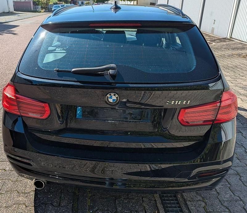 Gebraucht BMW 318 Advantage 136 PS (100 kW) 2019 Schwarz Kombi