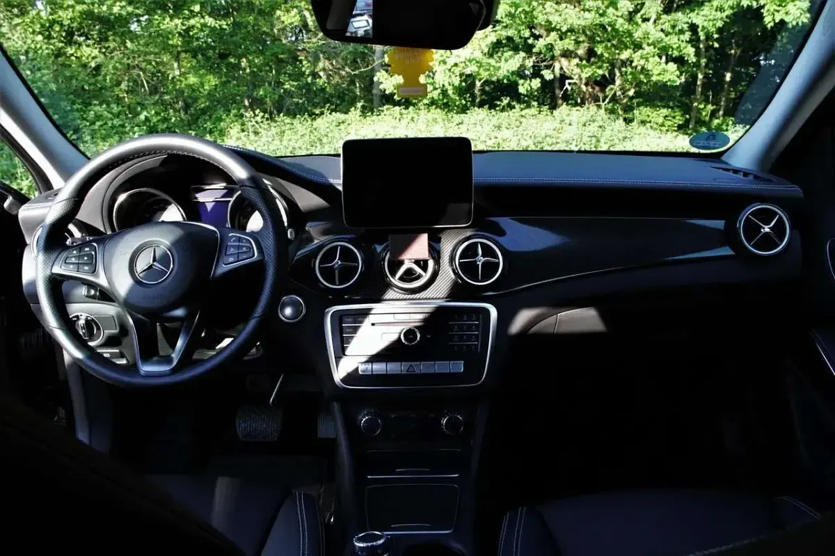 Gebraucht Mercedes GLA250 Style 211 PS (155 kW) 2019 SUV