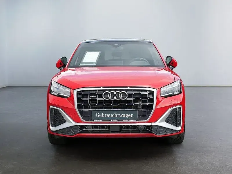 Gebraucht Audi Q2 S-Line 190 PS (139 kW) 2022 Rot SUV