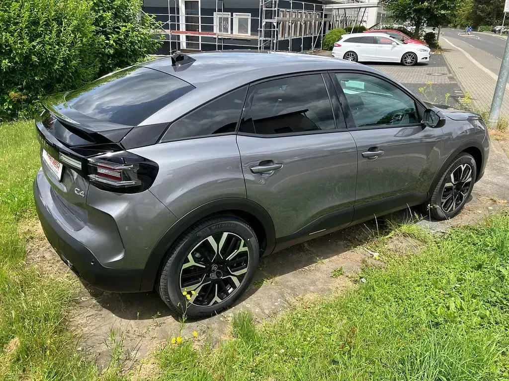 Neu Citroën C4 131 PS (96 kW) 2026 Grau SUV