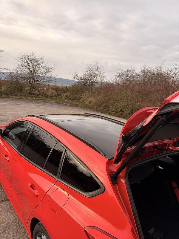 Gebraucht Ford Focus ST-Line 125 PS (91 kW) 2021 Rot Kombi