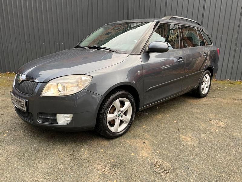 Grau Gebraucht 2010 Skoda Fabia Style Kombi | 2.999 € (Fairer Preis) - Bild 1/4