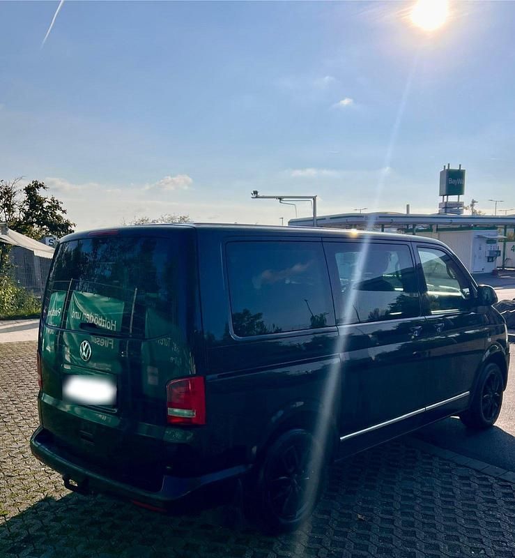 Gebraucht VW Multivan 179 PS (131 kW) 2025 Schwarz Van