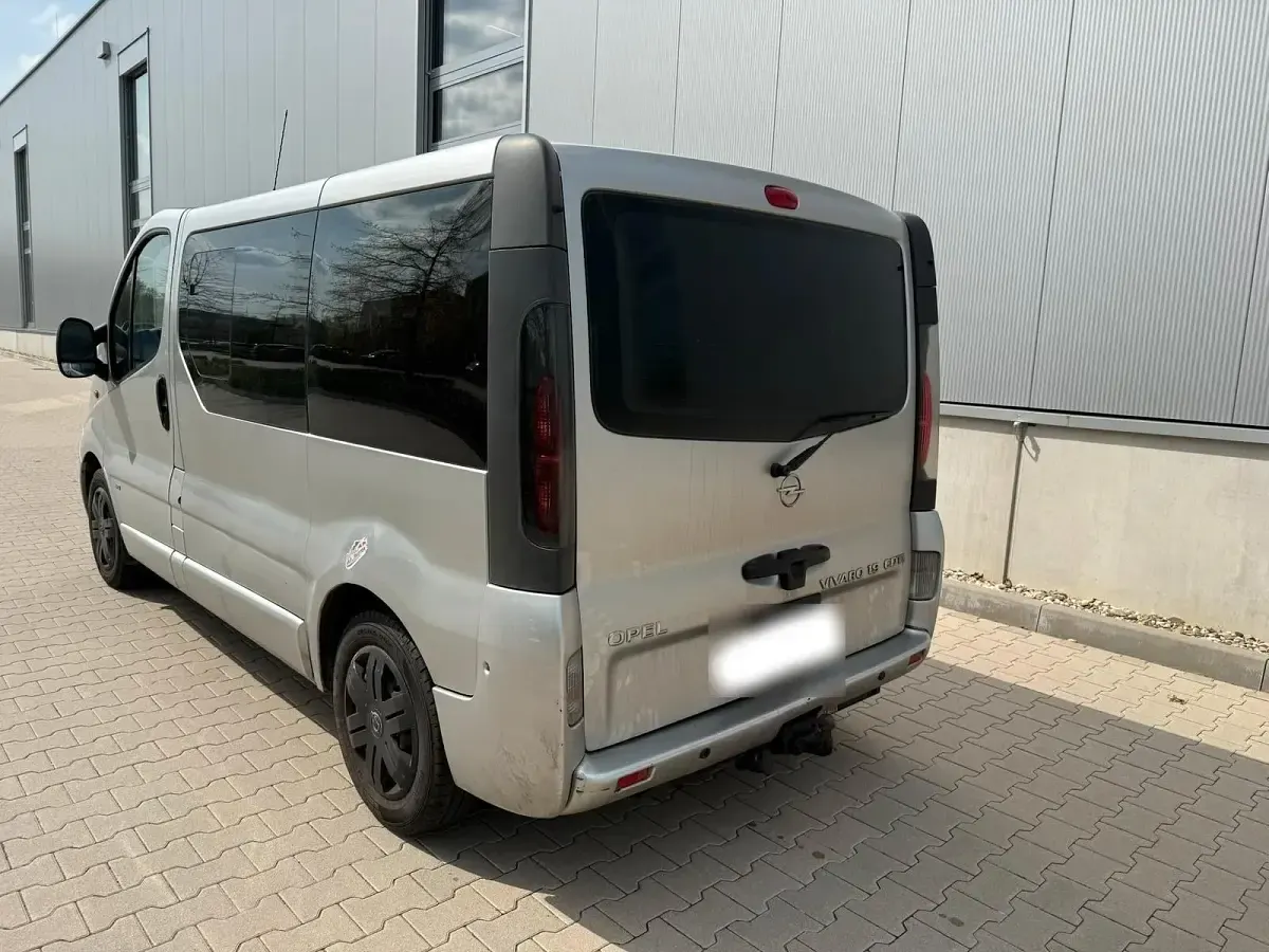 Używany Opel Vivaro 2005 Srebrny Minivan