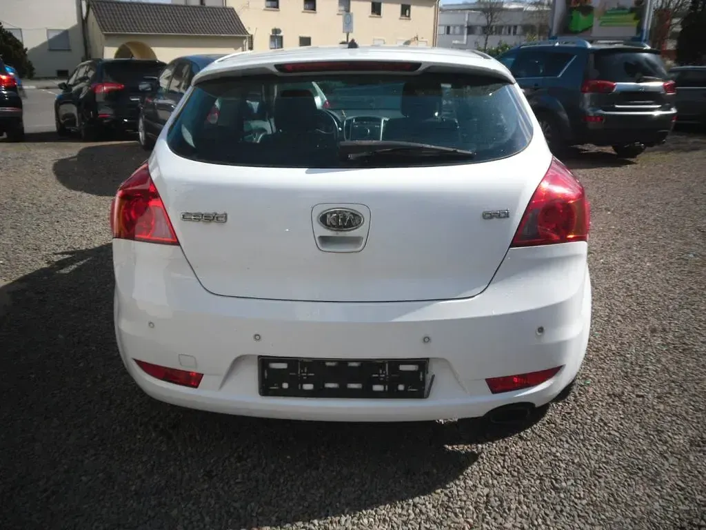Second-hand Kia Ceed 116 CP (85 kW) 2011 Alb Hatchback
