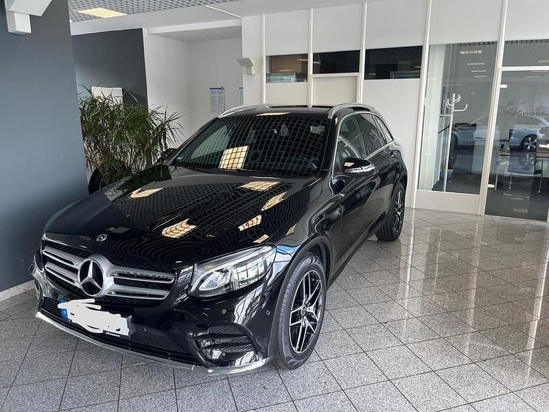 Schwarz Gebraucht 2019 Mercedes GLC250 AMG SUV | 32.500 € (Etwas zu teuer) - Bild 1/4