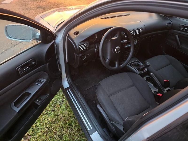 Gebraucht VW Passat Basis 102 PS (75 kW) 2001 Silber Kombi