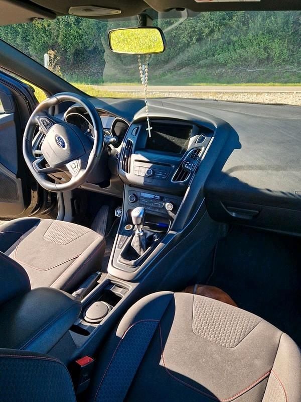 Gebraucht Ford Focus ST-Line 140 PS (102 kW) 2018 Schwarz Kombi