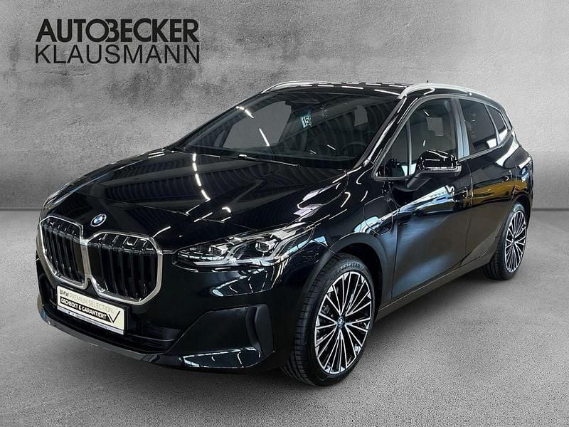 Schwarz Gebraucht 2024 BMW 230e Active Tourer M Sport Van / Kleinbus | 49.796 € - Bild 1/4