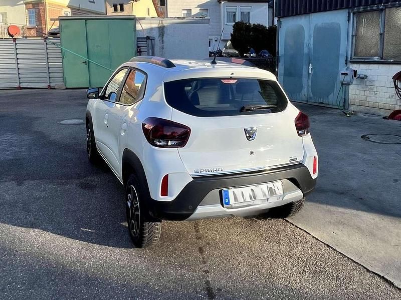 Gebraucht Dacia Spring Comfort Plus 33 kW (45 PS) 2022 Polarweiss Kleinwagen