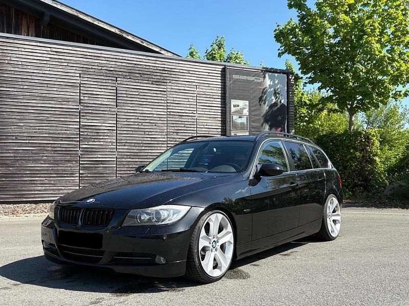 Schwarz Gebraucht 2006 BMW 330 Kombi | 4.499 € (Guter Preis) - Bild 1/4
