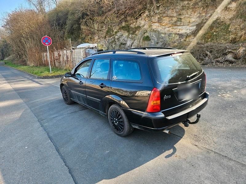 Gebraucht Ford Focus 101 PS (74 kW) 2002 Schwarz Kombi