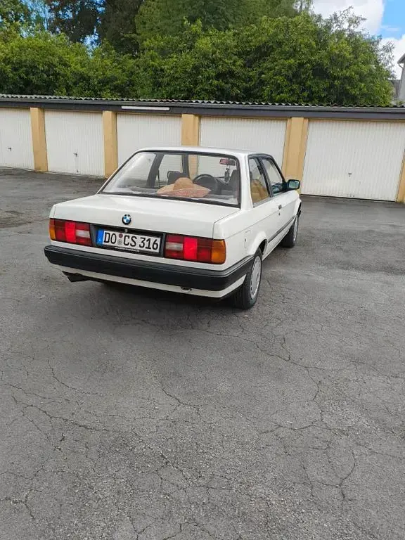 Gebraucht BMW 316 99 PS (72 kW) 1990 Weiß
