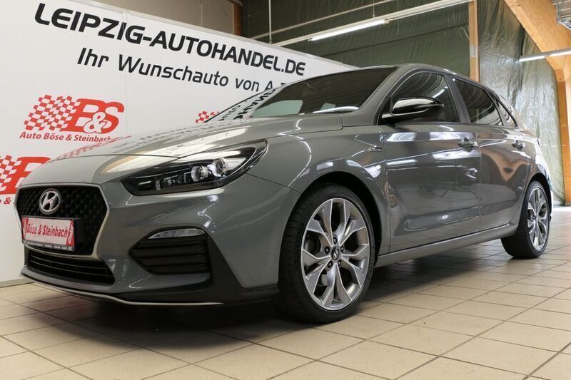 Shadow grey / sol Gebraucht 2020 Hyundai i30 N Line Limousine | 16.984 € (Etwas zu teuer) - Bild 1/4