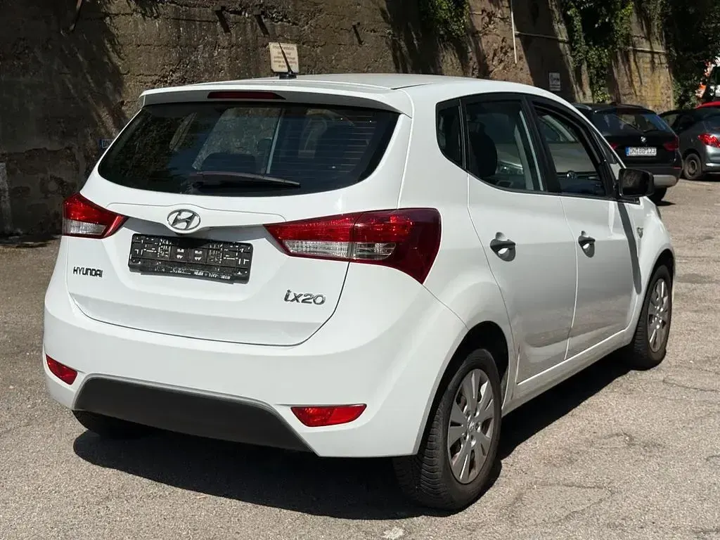 Gebraucht Hyundai ix20 90 PS (66 kW) 2011 Weiß Kleinwagen