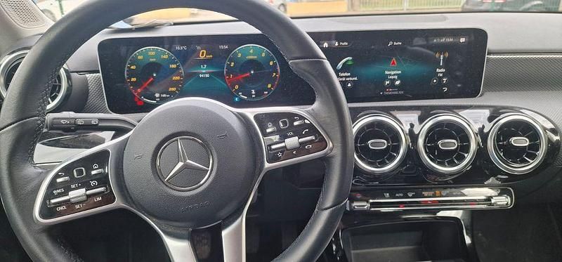 Gebraucht Mercedes A200 163 PS (119 kW) 2018 Grau Limousine