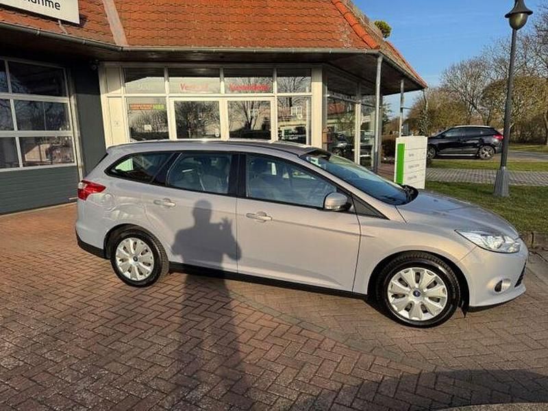Gebraucht Ford Focus Trend 125 PS (91 kW) 2012 Silber Limousine