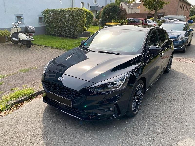 Schwarz Gebraucht 2019 Ford Focus ST-Line Limousine | 15.500 € (Guter Preis) - Bild 1/4