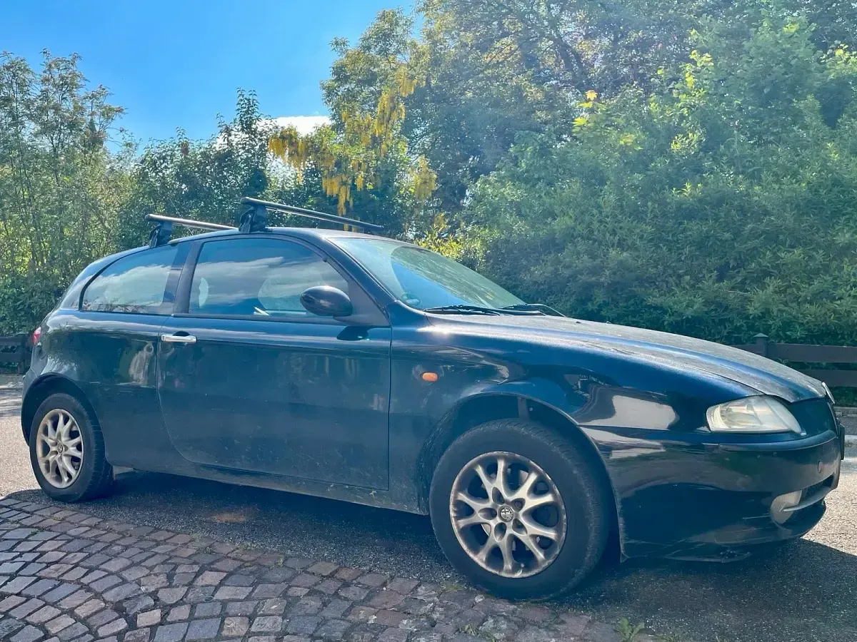 Gebraucht Alfa Romeo 147 105 PS (77 kW) 2003 Schwarz Kleinwagen