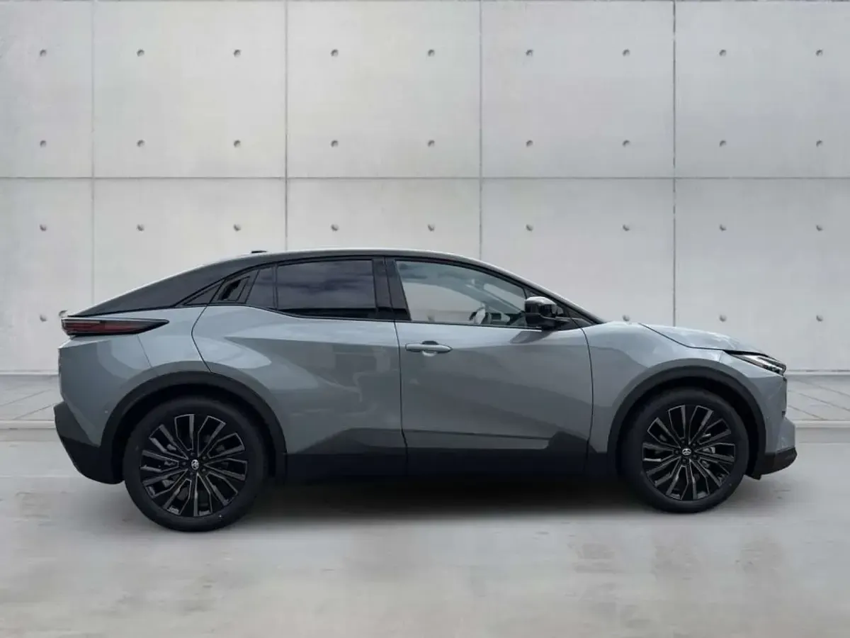 Neu Toyota C-HR+ Lounge 252 kW (343 PS) 2026 Cement grey metallic / black SUV