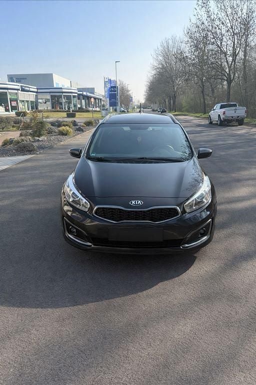 Gebraucht Kia Ceed DREAM-TEAM Edition 136 PS (100 kW) 2016 Schwarz Kleinwagen