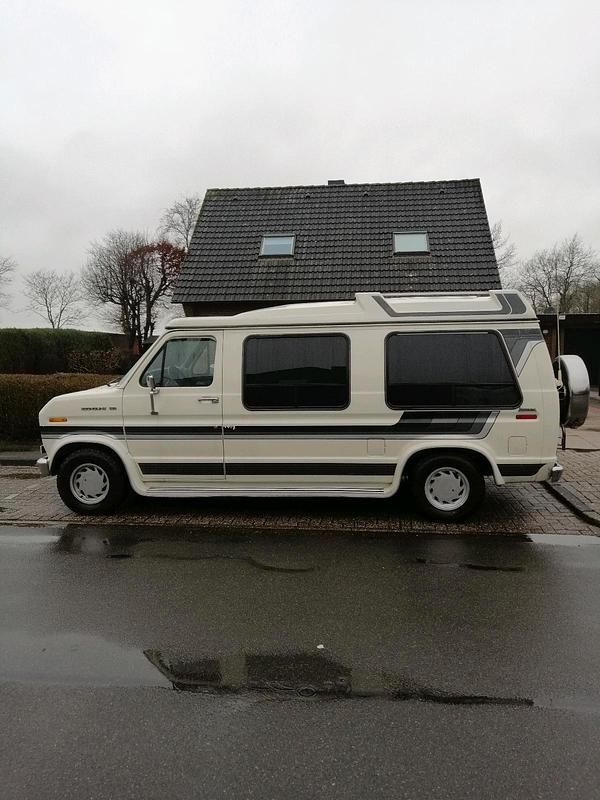 Weiß Gebraucht 1987 Ford Econoline Van | 9.000 € - Bild 1/4