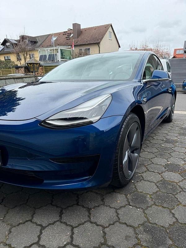 Second-hand Tesla Model 3 Standard Range 239 kW (325 CP) 2020 Albastru Berlinǎ