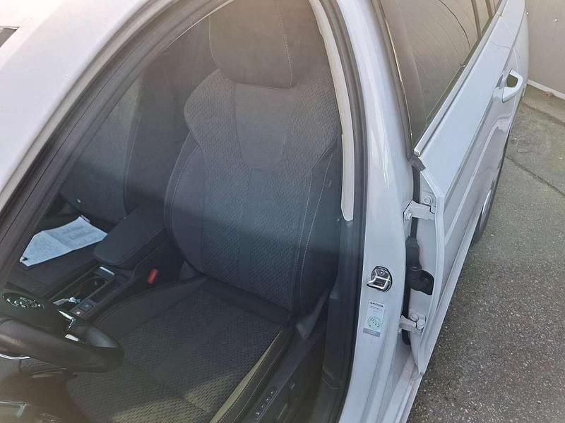 Gebraucht Skoda Octavia Style 116 PS (85 kW) 2023 Candyweiss Kombi