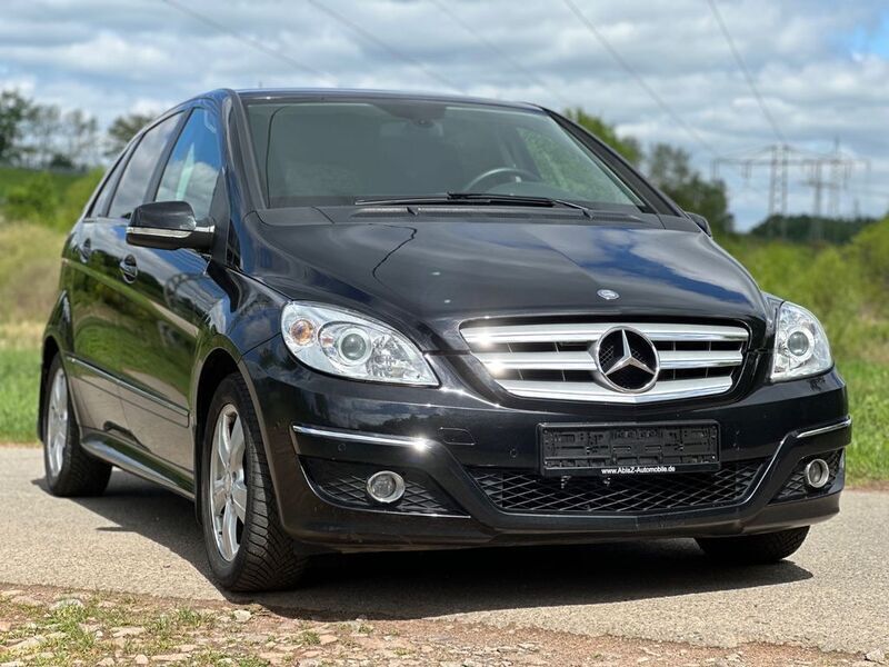 Schwarz Gebraucht 2010 Mercedes B200 Van / Kleinbus | 7.495 € (Fairer Preis) - Bild 1/4